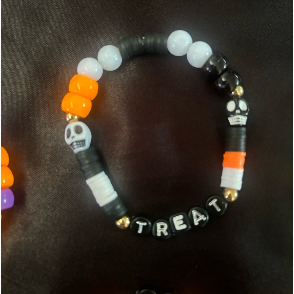 Treat word bracelet! 🎃